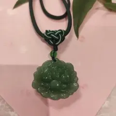 翡翠 花彫刻 ネックレス
