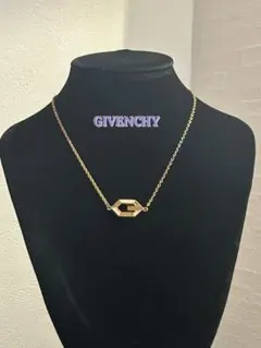 GIVENCHY ジバンシィ ロゴ エナメル ネックレス