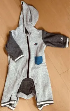 Champion フード付きロンパース