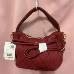 赤いキルティングショルダーバッグ