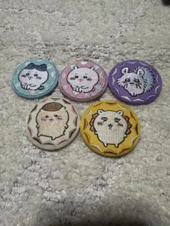 ちいかわ　刺繍缶バッジ　缶バッチ　ビスケット　お菓子　おまけ　キャラクターグッズ