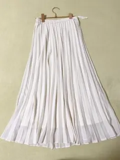 ☆着用1回☆UNIQLO プリーツスカート☆Sサイズ　ホワイト　アイボリー