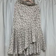 フレアスカート 白地の花柄