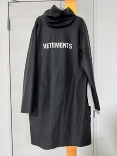 VETEMENTS ブラック レインコート