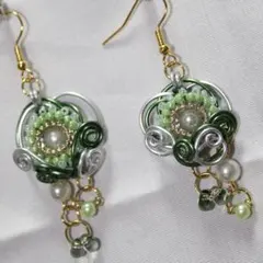 【値下げ中】ハンドメイド 緑 ワイヤー ピアス(No.43)
