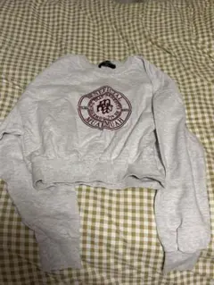 グレー クロップドスウェット ロゴ刺繍