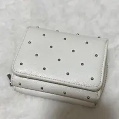 niko and… ニコアンド 財布 二つ折り ホワイト シルバー スタッズ