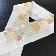 ☆新品未使用☆振袖・成人式・結婚式・卒業袴　白系花模様刺繍入り半衿　半襟