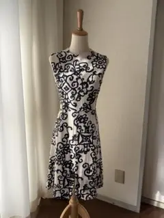 更にお値下げしました SHIPS ノースリーブ花柄Aラインワンピース