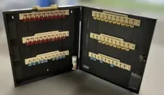 キーボックス スチール　鍵保管庫 壁掛け KEY BOX 古道具 レトロ キーボックス 32本収納 壁掛け 鍵管理 オフィス用 スチール製 - メルカリ