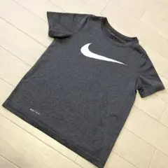 美品　ナイキ　Nike DRI-FIT グレー Tシャツ 140