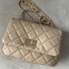 ベージュ キルティング ショルダーバッグ