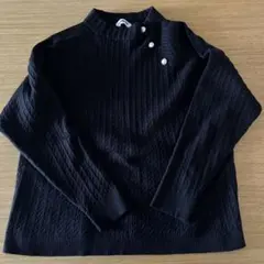 パールボタン付き黒ニット　３Ｌ