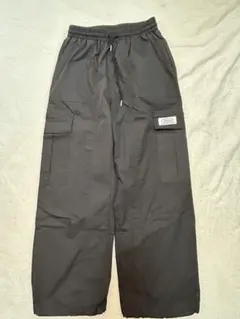 ブラックカーゴパンツ