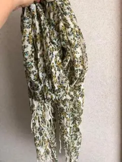 ミニマムミニマム グリーン系小花柄ストールのサムネイル