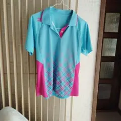 水色とピンクの卓球ウエアー、レデース、ミズノ、マークなし