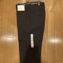 【新品　タグ付】ユニクロ　UNIQLO ブラック 感動スラックス 79x73