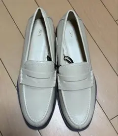 【新品未使用】ZARA ペニーローファー アイボリー 36のサムネイル