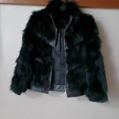 黒のファージャケット 襟付き