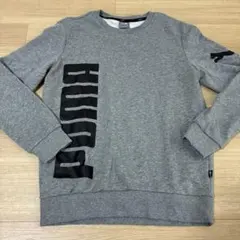 PUMA グレー ロゴ入り トレーナー