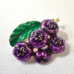 みずみずしい、ブルーベリーのエナメルブローチ・バッジ