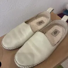 ⭐︎お値下げ中⭐︎UGG クリーム色 スリッポン