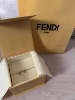 FENDI エフ イズ フェンディ ピアス レディースのサムネイル