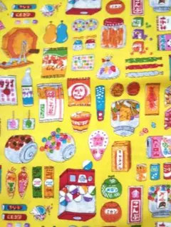 【匿名発送】《駄菓子柄 黄色》生地 はぎれ 約50㎝×108㎝