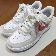 Nike Air Force 1 ホワイト　オレンジ　レディース　スニーカー