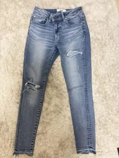 AZUL スキニーデニム ダメージ加工のサムネイル