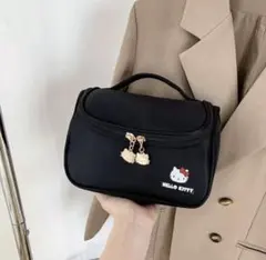 新品 キティちゃん ハローキティ化粧ポーチ　小物入り 大容量