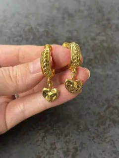 ゴールド ハート型チャーム フープイヤリング