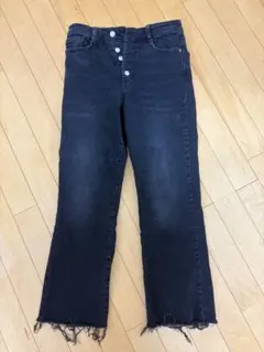ZARA ブラック デニム パンツ フレア カットオフのサムネイル