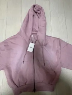 新しいピンクフード付きショートパーカー