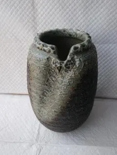 【信楽焼】小河仁斎 作 耳付花入 共箱付 焼締 花瓶 信楽焼】小河仁斎 作 耳付花入 共箱付 焼締 花瓶 - メルカリ
