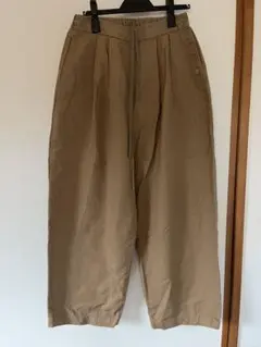 ベージュ ワイドパンツ