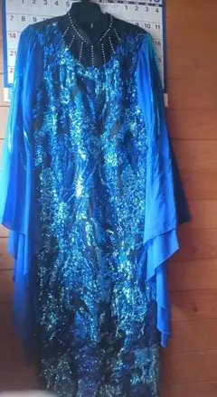 青色ビーズ装飾ロングドレス