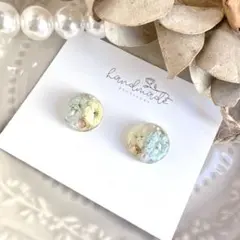 No.1597 ハンドメイド　かすみ草　半球　緑　レジン　ピアス　イヤリング
