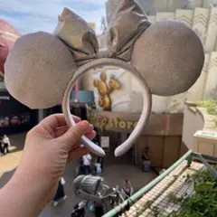 ディズニー　ミニーマウス　カチューシャ シルバー　ラメ　かわいい