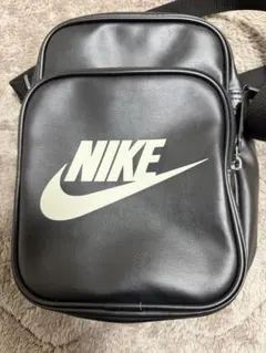 NIKE 合成皮革 バッグ 黒のサムネイル