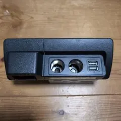 トヨタ ハイエース 純正風 カーメイト シガーソケット 増設 USB ポート