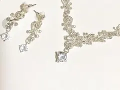 【結婚式】ブライダル小物一式 （ティアラ　ネックレス　ピアス　グローブ）