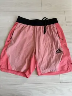 adidas ピンク ショートパンツ
