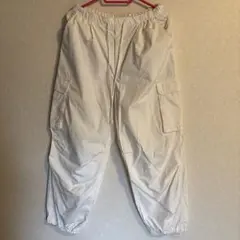 ホワイトカーゴパンツ