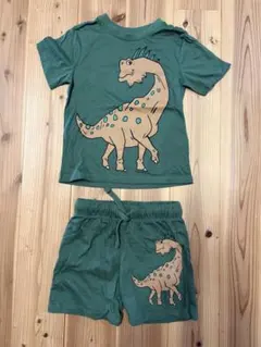 【土日限定価格】新品未使用　H&M 恐竜Tシャツとショートパンツセットのサムネイル