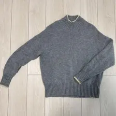 ニット セーター 長袖 グレー系（水色にも見える）