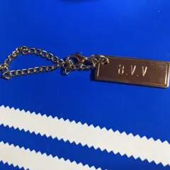 a.v.v ゴールドカラー プレート キーホルダー