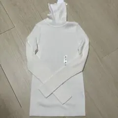 ユニクロ　メリノリブタートルネックセーター 新品タグ付き