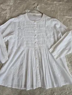 Sale！ ★新品未使用　刺繍付き長袖フレアーブラウス　LL