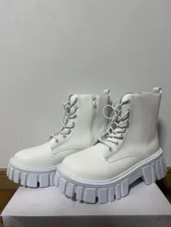 厚底ホワイトハイカットブーツ